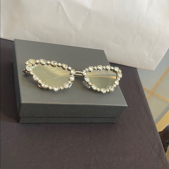 Accessories - Gold Cat-Eye Sunglasses with Pearl-Like Frame Design
